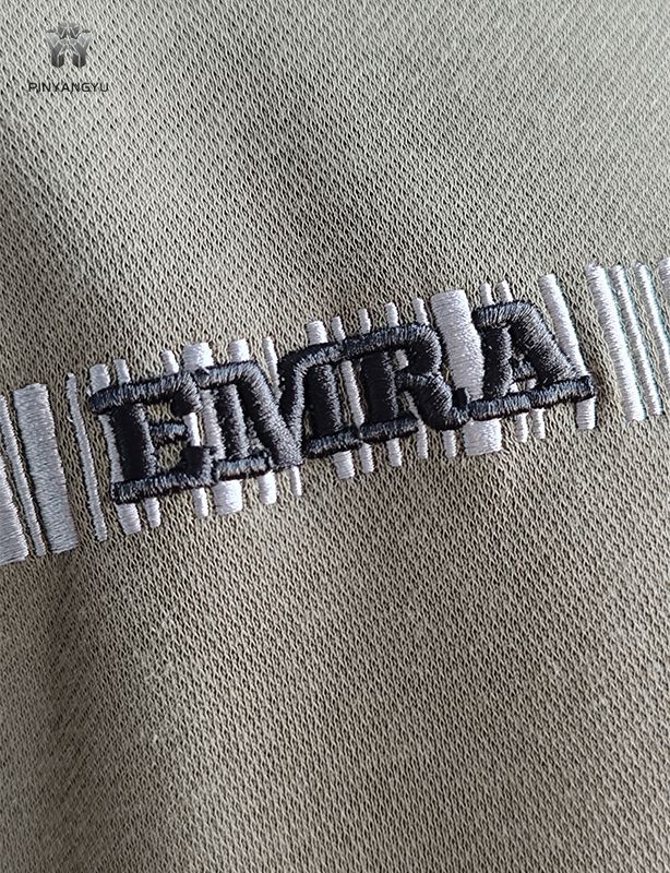 3D-borduurwerk en platborduurwerk hoodie