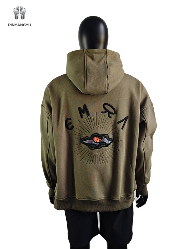 3D-borduurwerk en platborduurwerk hoodie