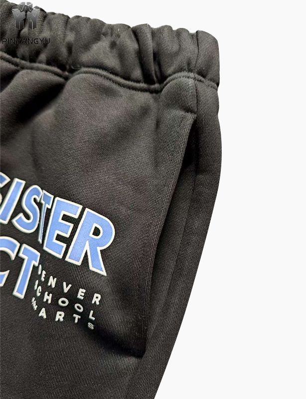 Groothandel in hoogwaardige katoenen joggingbroeken met aangepast logo en rechte pijpen voor heren