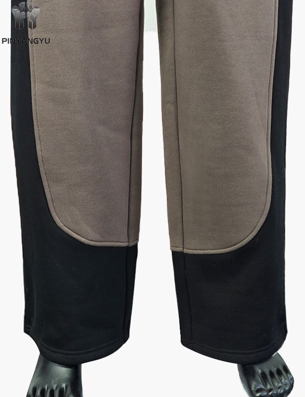 Geborduurd ontwerp in gesplitste stofstijl voor joggingbroeken