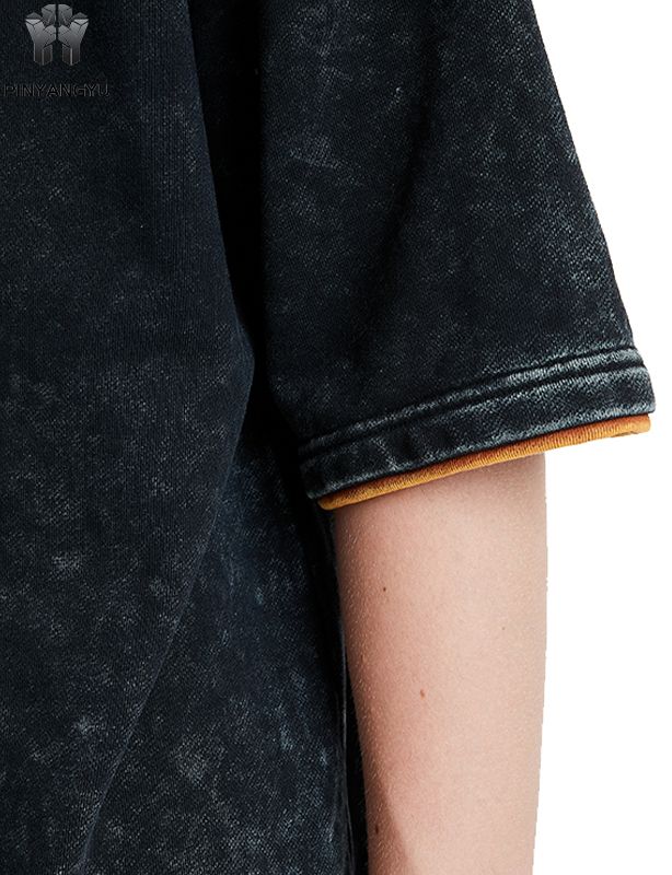 T-shirt met distressed wash en patchwork-ontwerp